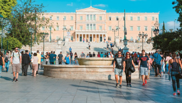 Οι νέοι μισθοί σε δημόσιο και ιδιωτικό τομέα - Κέρδος 2 με 3 μηνιάτικα