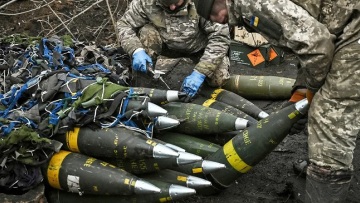 Γερμανία: Είναι υποχρεωμένη να αποδεχθεί την απόφαση των ΗΠΑ να στείλει όπλα διασποράς στην Ουκρανία