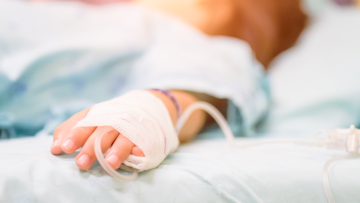 Χανιά: Κρίσιμες ώρες για τον 12χρονο που ανασύρθηκε χωρίς τις αισθήσεις του από τη θάλασσα