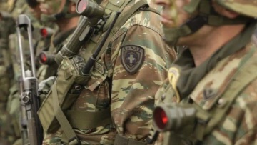 Τριήμερο πένθος στις Ένοπλες Δυνάμεις με απόφαση Δένδια μετά τον θάνατο του στρατιώτη στη Ρόδο
