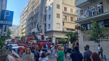 Φωτιά σε κλινική στο κέντρο της Θεσσαλονίκης - Απομακρύνθηκαν οι ασθενείς 