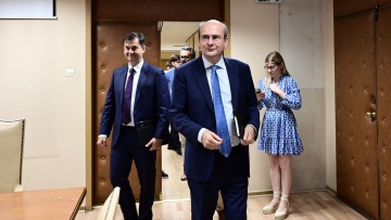 Υπουργείο Οικονομικών: Αποκαλυπτήρια για τα 8 μέτρα-ανάσα  - Νέο market pass και μέση αύξηση €1.292 στο Δημόσιο