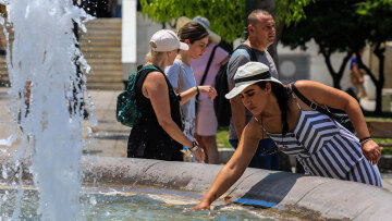 Καιρός - Καύσωνας Κλέων: Σε συνθήκες ακραίας ζέστης εισέρχεται η χώρα - Πού θα δούμε 43άρια από αύριο