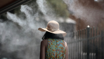 Καύσωνας Κλέων: Μέτρα προστασίας από τα 40αρια - Τηλεργασία, άδεια, ευέλικτο ωράριο