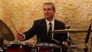 Ανδρέας Λοβέρδος: Θα παίξει ντραμς με τον Μενιδιάτη σε πανηγύρι στη Φωκίδα στις 14 Αυγούστου