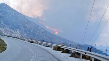 Νάξος: Βελτιωμένη η εικόνα της φωτιάς - Προς Σίφωνες το μέτωπο - Νέες δυνάμεις από Αθήνα και Σύρο