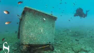 Πέταξαν μέχρι και κάδο απορριμμάτων στον βυθό της θάλασσας στην Χαλκιδική