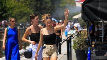 Καιρός: Καύσωνας διαρκείας με 40άρια μέχρι και την Κυριακή - Ισχυρό μελτέμι έως 6 μποφόρ στο Αιγαίο 