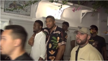 Βίντεο: Ο Γιάννης Αντετοκούνμπο με τα αδέλφια του στη Μύκονο