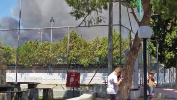 Εκκενώθηκε η αθλητική κατασκήνωση «Sport Camp» - Στο κλειστό γήπεδο Λουτρακίου οι κατασκηνωτές