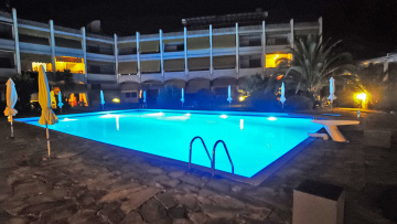 Τραγωδία στη Νέα Μάκρη: Η 10χρονη βούτηξε στην πισίνα με γεμάτο στομάχι - Τι υποστηρίζει ο γιατρός που της έκανε ΚΑΡΠΑ