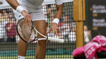 Wimbledon: Πρόστιμο ρεκόρ στον Τζόκοβιτς που έσπασε τη ρακέτα του στο φιλέ