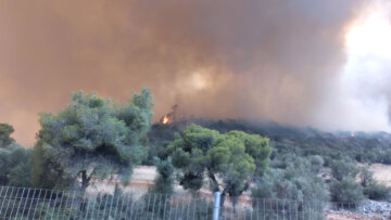 Φωτιά στα Δερβενοχώρια - Πρόεδρος Νέας Ζωής: Έχουν καεί δύο σπίτια 