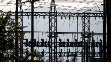 Ηλεκτρικό ρεύμα: Τι αλλάζει στα τιμολόγια – Στο γραφείο Σκυλακάκη το σχέδιο για την κατάργηση των έκτακτων μέτρων