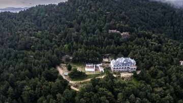 Ρόδος: «Μεταφέραμε τους τουρίστες αλλού, δεν υπήρξε πανικός» λέει υπάλληλος του ξενοδοχείου που εκκενώθηκε