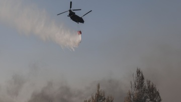 ΓΕΕΘΑ: Επί ποδός οι Ένοπλες Δυνάμεις για να συνδράμουν στα πύρινα μέτωπα - Chinook επιχειρεί στη Ρόδο