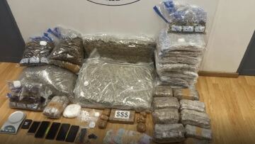 ΕΛΑΣ: Χειροπέδες σε δύο άτομα σε Δυτική Αττική και Πειραιά με πάνω από δύο κιλά κοκαΐνη και 35 κιλά κάνναβη