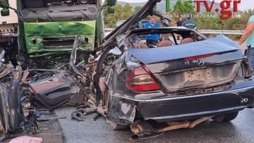 Έδεσσα: Εργάτες γης οι πέντε που σκοτώθηκαν στο αυτοκίνητο που μπήκε κάτω από νταλίκα - Φωτογραφίες