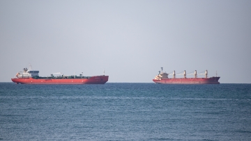 Η Μόσχα διαβεβαιώνει ότι δεν σχεδιάζει επιθέσεις σε εμπορικά πλοία στη Μαύρη Θάλασσα