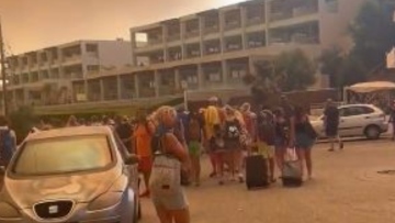 Φωτιά στη Ρόδο: Βρετανός τουρίστας απάντησε σε γνωστό τρολ με... δύο λέξεις