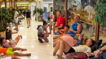 Φωτιά στη Ρόδο: Βίντεο με εκατοντάδες πυρόπληκτους τουρίστες σε ξενοδοχείου ανέβασε η Παναγιώταρου