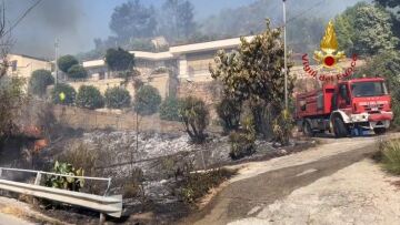 Ιταλία: Πενήντα πυρκαγιές στη Σικελία - Δεκάδες κάτοικοι εγκατέλειψαν τα σπίτια τους