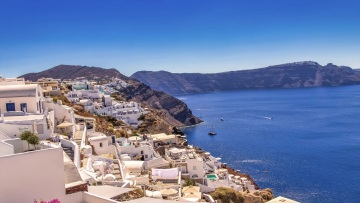 Σαντορίνη: Της έκλεψαν το Rolex από το αυτοκίνητο την ώρα που κολυμπούσε 