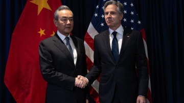 Μπλίνκεν: «Αναμένω καλή συνεργασία με τον Κινέζο νέο ομόλογό μου»