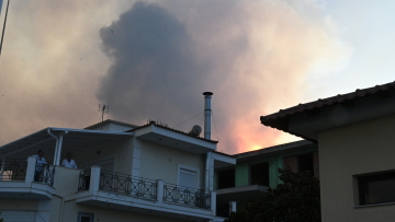 Φωτιά στη Μαγνησία: Τον γύρο των διεθνών ΜΜΕ κάνει η έκρηξη στην αποθήκη πυρομαχικών στη Νέα Αγχίαλο