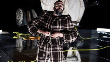 Άρης Σερβετάλης: Πάει Επίδαυρο με μια διασκευή των «Βατράχων» του Αριστοφάνη