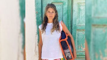 Μαρίζα Τομέι: Στην Ύδρα κάνει διακοπές η διάσημη ηθοποιός 