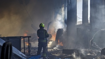 Πόλεμος στην Ουκρανία: Ρωσικό πλήγμα σε πολυκατοικία στο Ντνίπρο - Τουλάχιστον τρεις τραυματίες (βίντεο)