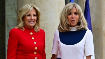 Τζιλ Μπάιντεν και Μπριζίτ Μακρόν: Η κοινή εμφάνιση με κομψά σύνολα