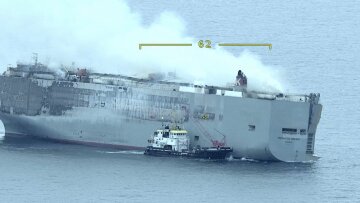 Ολλανδία: Κόπασε η πυρκαγιά στο πλοίο με τα χιλιάδες αυτοκίνητα
