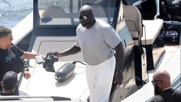 Μύκονος: Με φουσκωτό στη Ρήνεια ο Σακίλ Ο' Νιλ - Δείτε φωτογραφίες