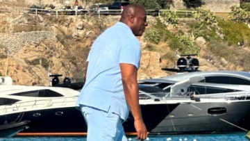 «Υψηλές» αφίξεις - Στη Μύκονο ο Μάτζικ Τζόνσον και ο Ινδός billionaire Λακσμί Μιτάλ