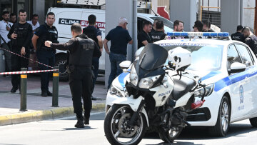 Αιματηρή συμπλοκή στον Κολωνό - Ένας τραυματίας έπειτα από πυροβολισμούς