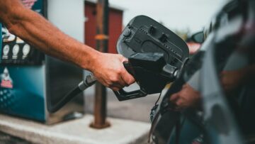 Με βενζίνη πάνω από 2 ευρώ η μεγάλη έξοδος του Αυγούστου