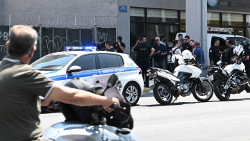 Σεσημασμένος ο ληστής που απείλησε αστυνομικούς στον Κολωνό - Πώς έγινε η συμπλοκή έξω από τράπεζα