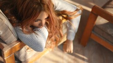 Γιατί ξυπνάτε συνέχεια κουρασμένες και τι να κάνετε γι’ αυτό