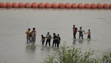 Μεξικό: Δεύτερο πτώμα στον πλωτό αντιμεταναστευτικό φράκτη στον Ρίο Μπράβο