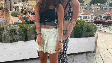 Πάρις Χίλτον: Στις Σπέτσες για διακοπές με τον σύζυγό της - Δείτε φωτογραφίες και βίντεο