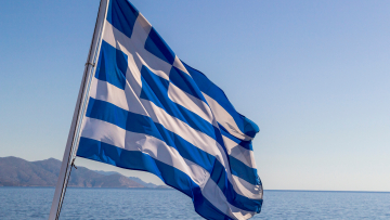 Καβάλα: Καταδικάζει η βουλγαρική πρεσβεία την πράξη του 35χρονου που κατέβασε την ελληνική σημαία 