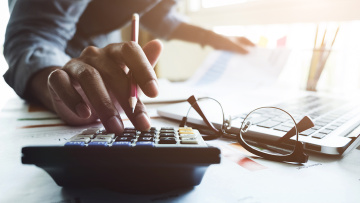 ΑΑΔΕ: Στην «τσιμπίδα» της εταιρίες πώλησης κινητών  για πλαστά τιμολόγια ύψους 27,5 εκατ. ευρώ