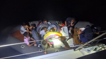 Κως: Καταδίωξη ταχύπλοου με δέκα μετανάστες από το Λιμενικό