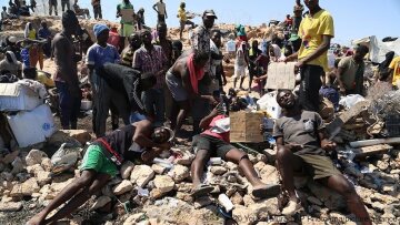 Συμφωνία Τυνησίας - Λιβύης να μοιραστούν τους περίπου 300 Αφρικανούς μετανάστες που είναι εγκλωβισμένοι στα σύνορά τους