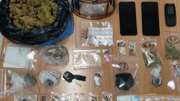 Στο λεβιέ των ταχυτήτων έκρυβαν κοκαΐνη, κάνναβη και χασισέλαιο