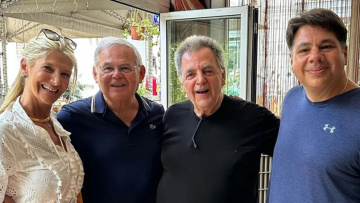 Στην Αθήνα ο φιλέλληνας γερουσιαστής Ρόμπερτ Μενέντεζ - Επισκέφθηκε την Αρχαία Αγορά και την Πλάκα