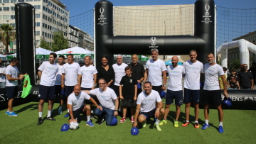   Με τους Legends του 2004 ξεκίνησε η γιορτή του UEFA Super Cup 2023 στον Πειραιά - Δείτε φωτογραφίες 