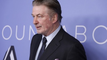 Ανατροπή στο θρίλερ του «Rust»: Ο Alec Baldwin τράβηξε τη σκανδάλη, αποφάνθηκε ειδικός
